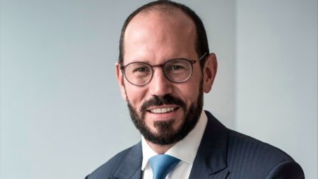 يقول المدير المالي لشركة ترافيجورا إن المدفوعات الكبيرة لم تثير “أعلامًا حمراء”.