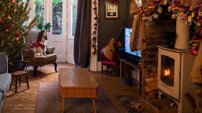 تشكل مواقد الأخشاب “المريحة” خطرًا موسميًا لتلوث الهواء في المملكة المتحدة