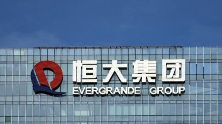 قام مصفو شركة China Evergrande بعرض الطائرة الخاصة للمؤسس للبيع