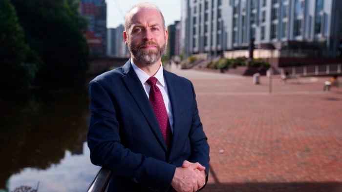 يقول الوزير إن المدينة يجب أن تكون أكثر دعماً لقطاع الدفاع في المملكة المتحدة