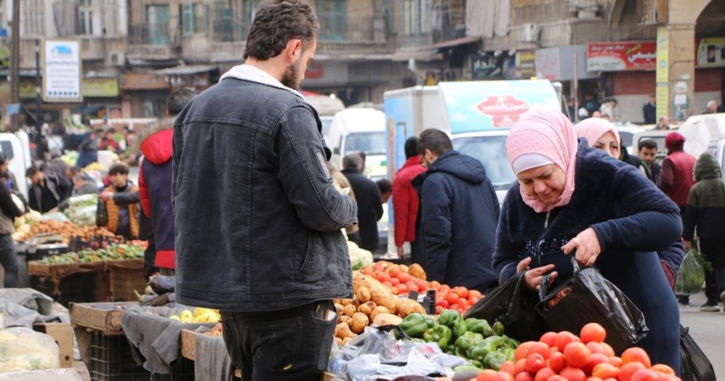أزمة معيشة كانت تعصف بسكان حلب دون ضجيج