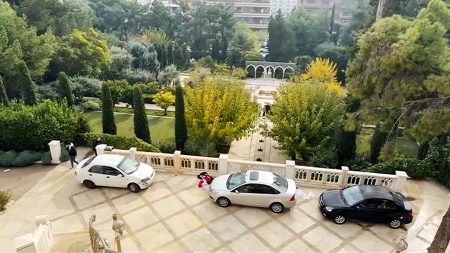 كاميرا الجزيرة تجول في منزل بشار الأسد بدمشق