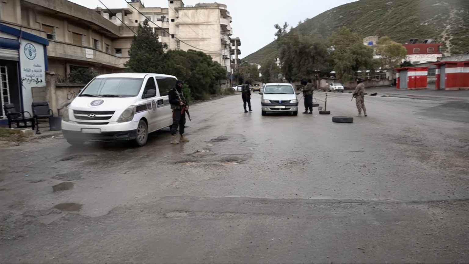 انتشار أمني مكثف بمدينة مصياف في ريف حماة عقب اشتباكات