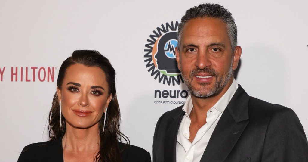 تقول كايل ريتشاردز من RHOBH إنها لم تزور موريسيو بعد في شقته: “لقد دعاني”