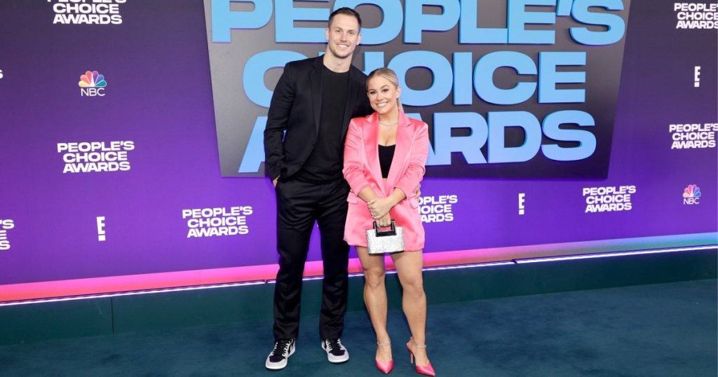 دليل هدايا أمازون للعطلات الخاص بشون جونسون وأندرو إيست يستحق المعدن الذهبي – بدءًا من 5 دولارات!