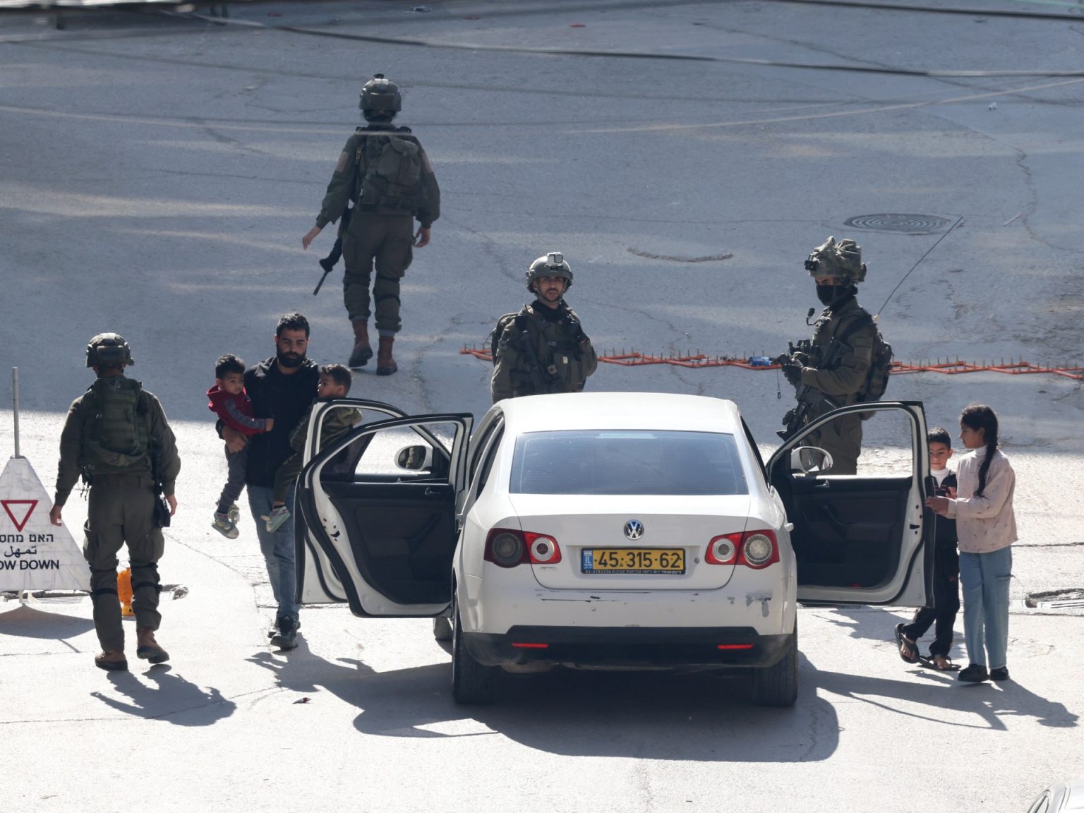 “السور الحديدي” بلا سقف زمني والاحتلال يهدم عشرات المنازل بجنين