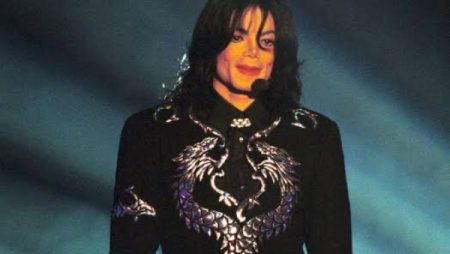 تأجيل موعد إصدار فيلم مايكل جاكسون.. فما السبب؟