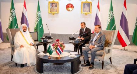 وزير الشؤون الإسلامية يلتقي رئيس البرلمان التايلندي