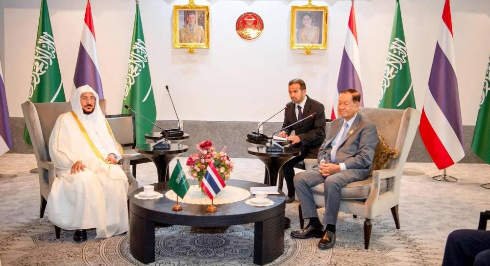 وزير الشؤون الإسلامية يلتقي رئيس البرلمان التايلندي