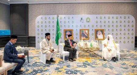 آل الشيخ يلتقي رئيس وفد مملكة ماليزيا المشارك في مؤتمر آسيان الثالث