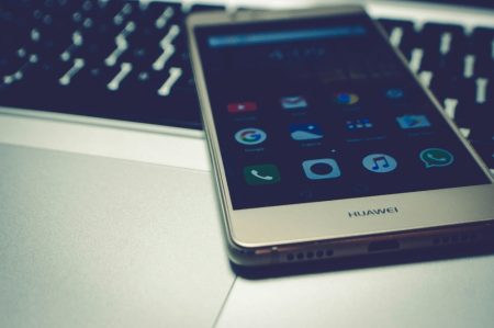 “الأمن السيبراني” ينبه من ثغرات أمنية بمنتجات Huawei