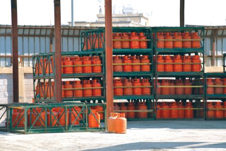 حظر محلات “أسطوانات الغاز” في المواقع المغلقة.. و3 تصنيفات للأنشطة