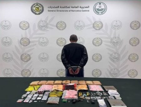 نجران والرياض.. إحباط عمليتين لترويج مواد مخدرة وسلاح ناري وذخيرة