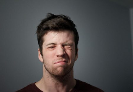 يحدث بسبب عدوى فيروسية.. كل ما تريد معرفته عن “شلل الوجه النصفي”