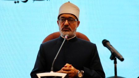 مفتي الجمهورية يستقبل وفد أئمة من 6 دول أجنبية