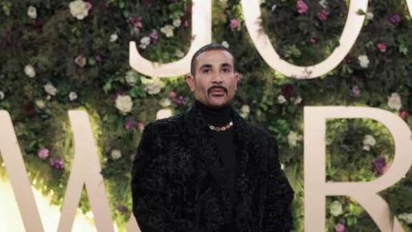 هجوم وندم .. أحمد سعد في مرمي النيران بعد ارتداء الحلق للمرة الثالثة