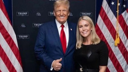 فضـ.يحة.. السكرتيرة الصحفية للبيت الأبيض مدينة بأكثر من 326 ألف دولار