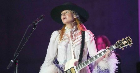 جويل تعتذر للمعجبين بعد حفل التنصيب: “أنا آسف جدًا لأنني تسببت في الألم”