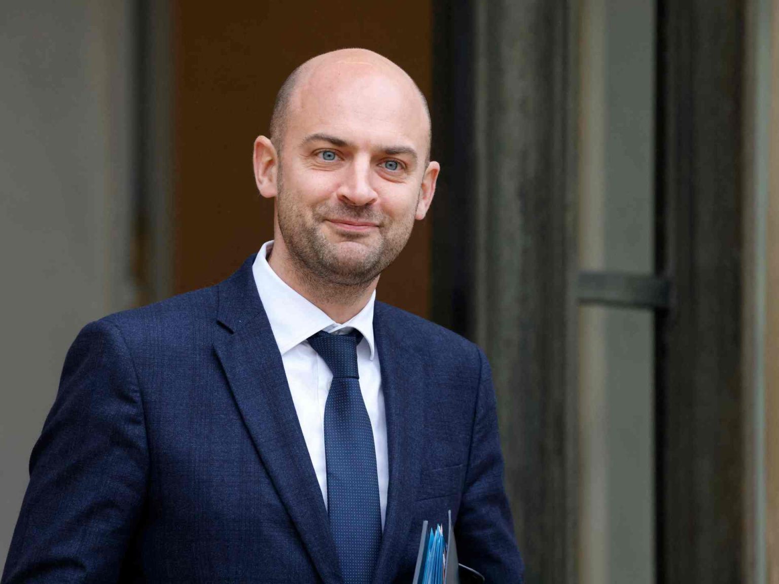 باريس ترد على ترامب: “سنرد إذا تعرضت مصالحنا التجارية للضرر”