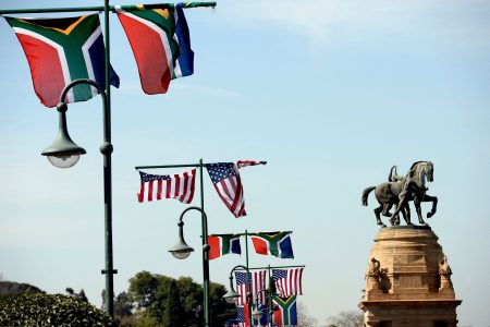 ترامب ، جنوب إفريقيا في التوفيق المتزايد على قانون الأراضي المتنازع عليها ، صفقات البلد مع خصوم الولايات المتحدة