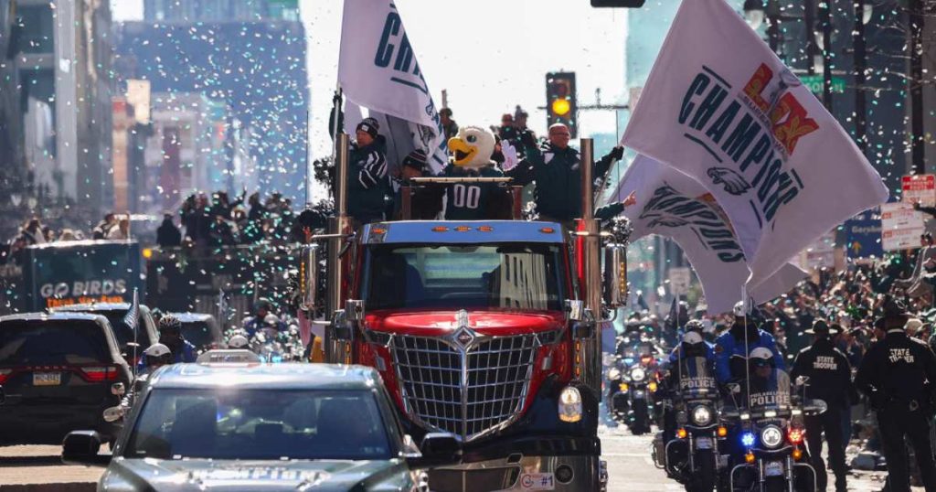 يبقى إطلاق النار بالقرب من Super Bowl Parade قيد التحقيق ، وحدد ضحايا