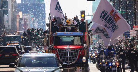 يبقى إطلاق النار بالقرب من Super Bowl Parade قيد التحقيق ، وحدد ضحايا
