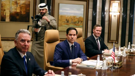 أفضل روسية ، يبدأ المسؤولون الأمريكيون محادثات حول حرب أوكرانيا بدون مسؤولين من كييف