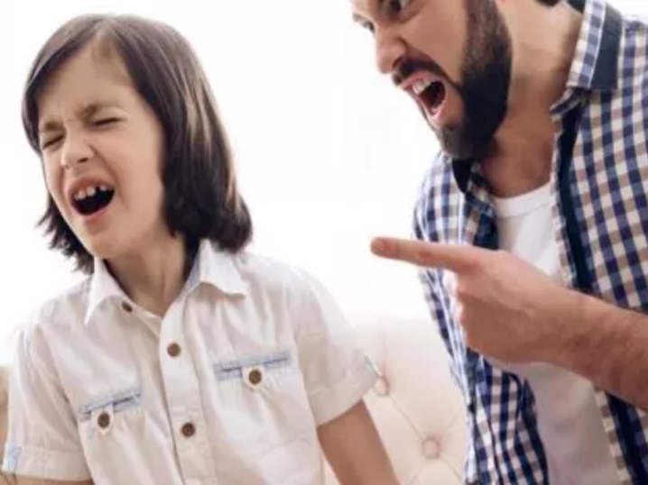 تأثير صراخ الأم والأب على شخصية الطفل.. وهذه طرق العلاج