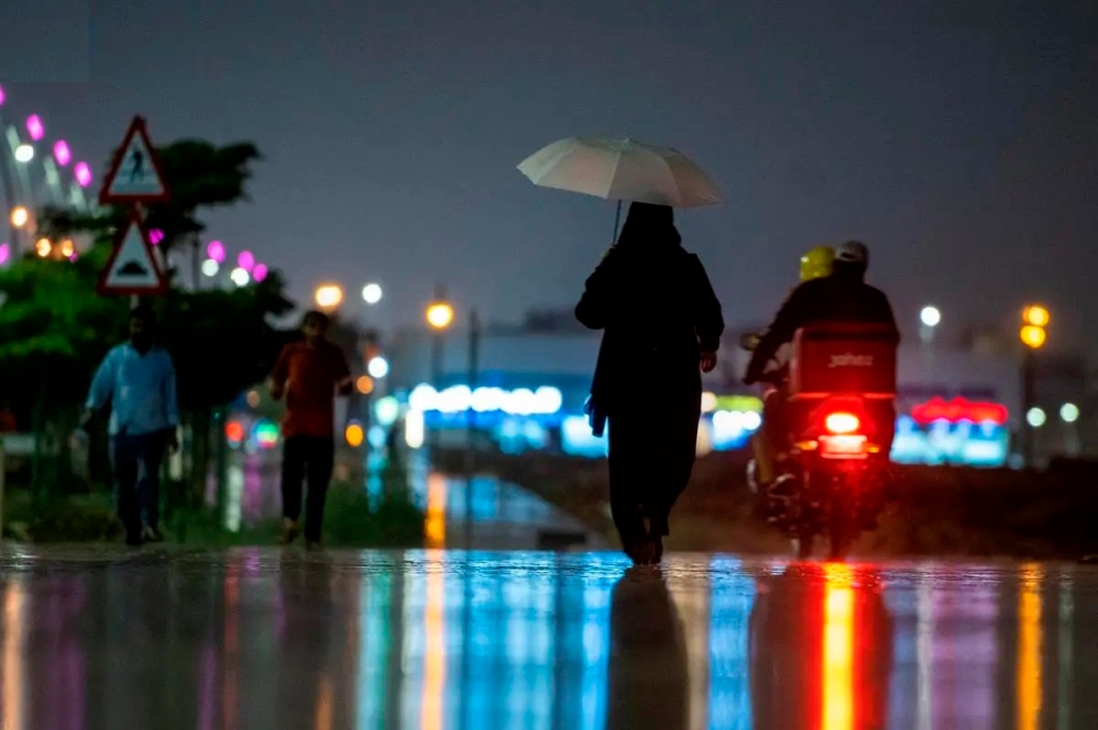 طقس المملكة.. أمطار على الرياض والباحة والمدينة المنورة