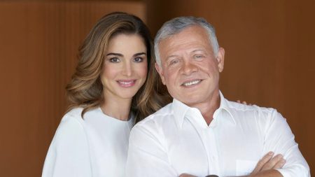 الملكة رانيا تخطف الأنظار بأناقتها في أحدث ظهور مع العاهل الأردني