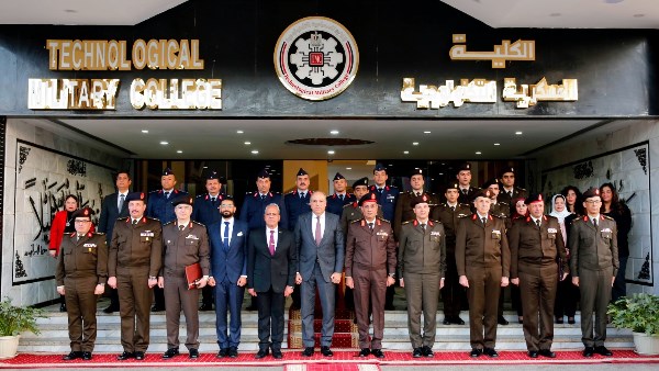 الكلية العسكرية التكنولوجية توقع عقد إتفاق بشأن إنشاء برنامج دراسى فى الطيران