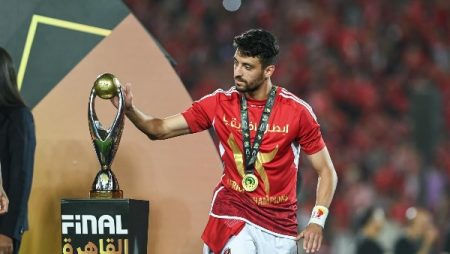 بن شرقي وطاهر يقتربان من العودة لقائمة الأهلي أمام الزمالك