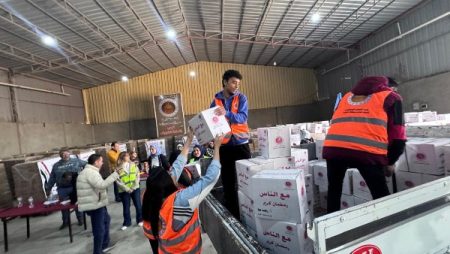 الشعب الجمهوري يوزع 26 ألف كرتونة مواد غذائية قبل رمضان بالجيزة