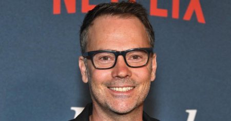 يقول باري واتسون إنه اكتشف أن والده مات بعد أن تم إجلاء الممثل خلال حرائق لوس أنجلوس