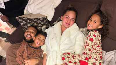 لحظات Chrissy Teigen و John Legend مع الأطفال