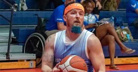 Invictus Athlete الذي خدم مع Prince Harry يفصل ما كان عليه الدوق في أفغانستان حتى الآن (حصري)