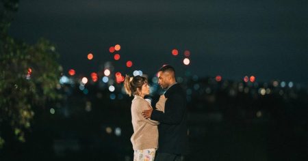 Lucien Laviscount حول سبب كون ROM-COM الجديد “هذه المرة العام المقبل” هو ساعة عيد الحب المثالية (حصري)