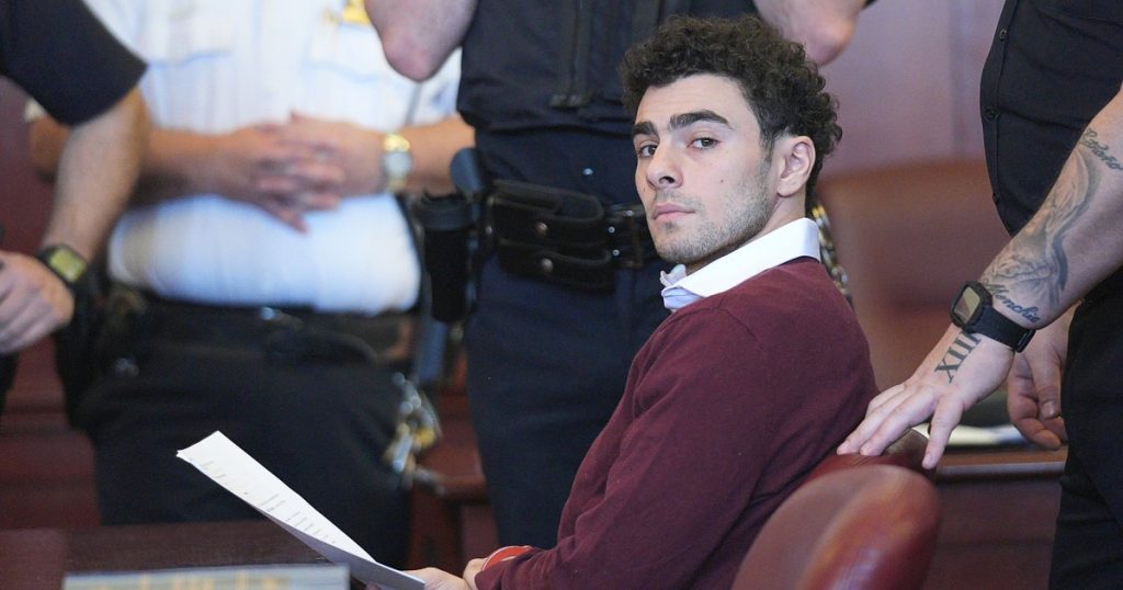 أكثر كلمات لويجي مانجيون غير مفيدة حول الدراما القانونية من التحقيق في Discovery's Tell-All Doc