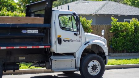 Herc Gatecrashes United Rentals 'H&E Takeover مع عرض 5.3 مليار دولار