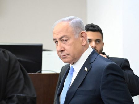 السعوديون يتساءلون: هل استأصل الأطباء عقل نتنياهو بدل بروستاته؟