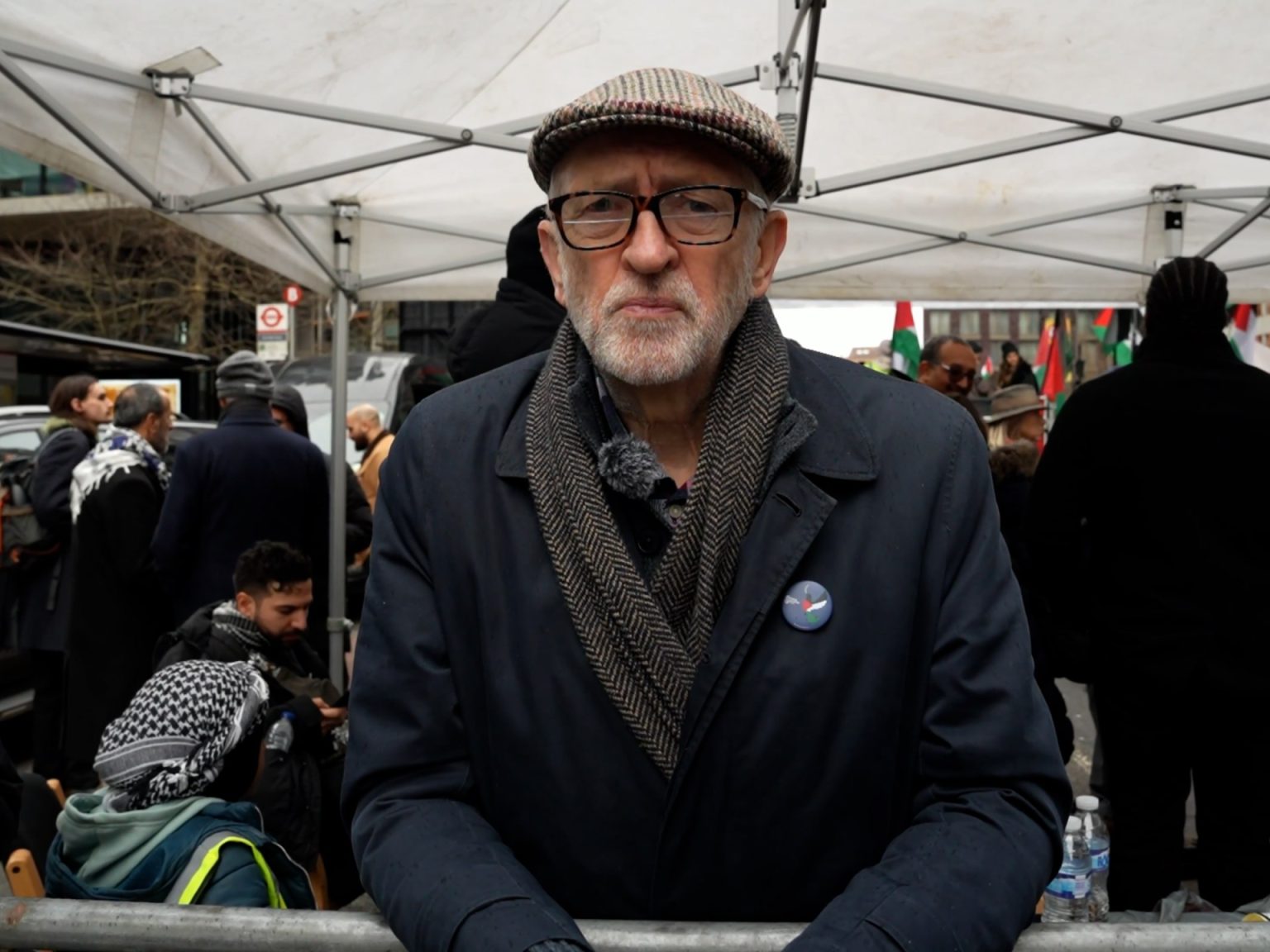 كوربين للجزيرة نت: على بريطانيا أن تندد بدعوى ترامب للتهجير