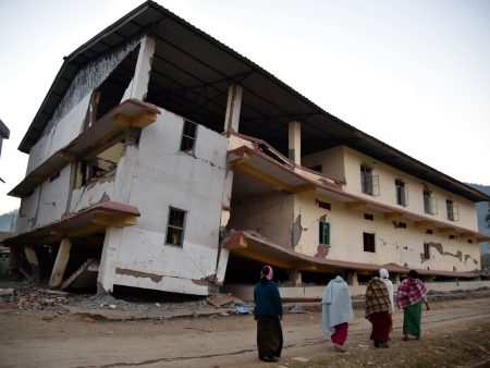 زلزالان يضربان نيودلهي الهندية وأنديمشك الإيرانية ولا إصابات