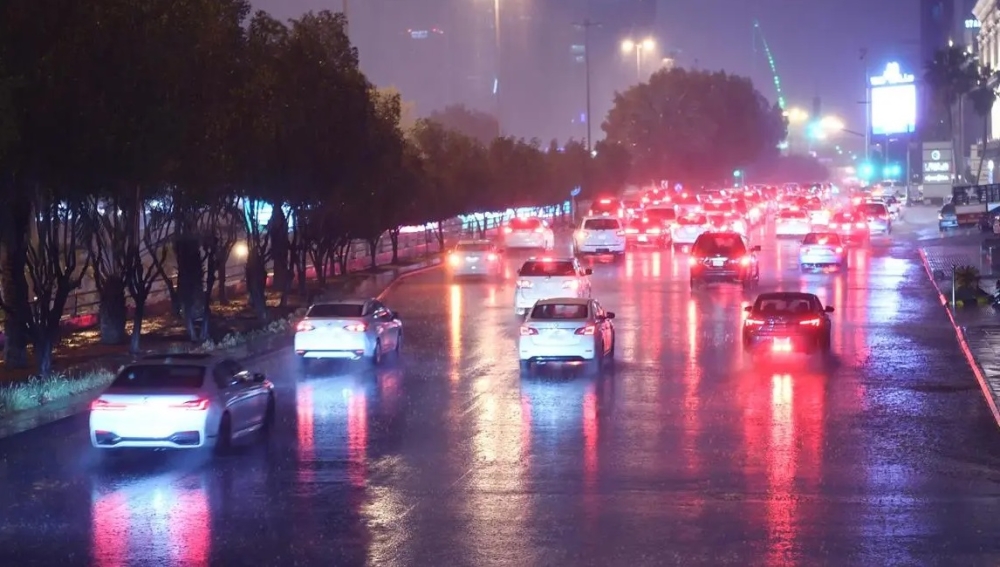 طقس السبت.. أمطار رعدية وزخات من البرد على 10 مناطق