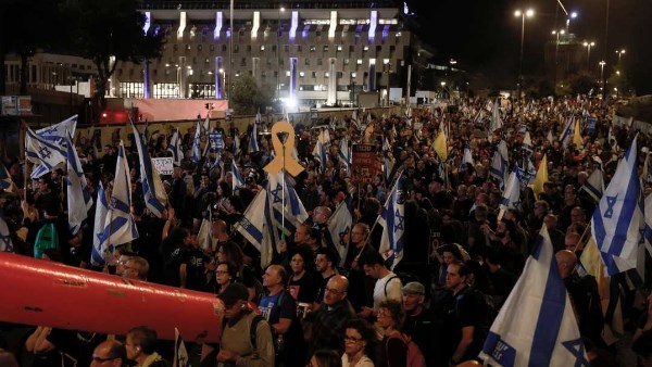 احتجاجات في إسرائيل ضد الحكومة ومطالب بالإفراج عن رهائن غزة