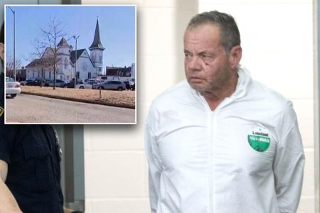 زُعم أن قائد فريق FDNY السابق جيمس روجرز فاز على الرجل حتى الموت بسبب ديون غير مدفوعة الأجر بعد اجتماع AA