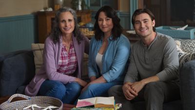 كيف تشبه Andie MacDowell أمًا لأمهات في 