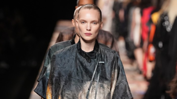 لويس فويتون لإطلاق المكياج