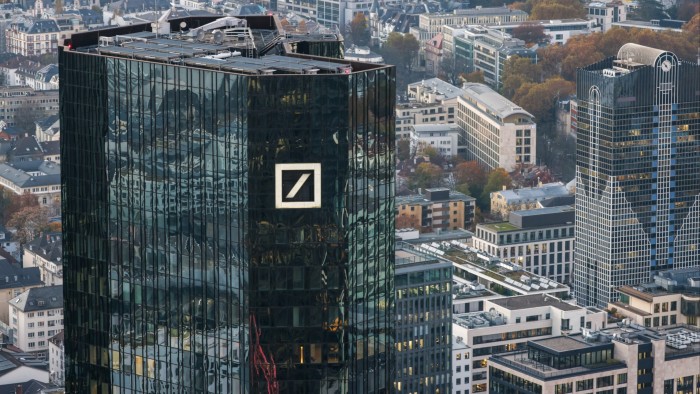 يقاضي المصرفي السابق في ديوتشه 152 مليون يورو على فضيحة مونتي دي باسشي