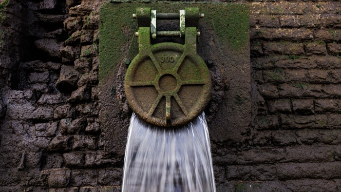 انسكابات مياه الصرف الصحي في إنجلترا ترتفع إلى ارتفاع