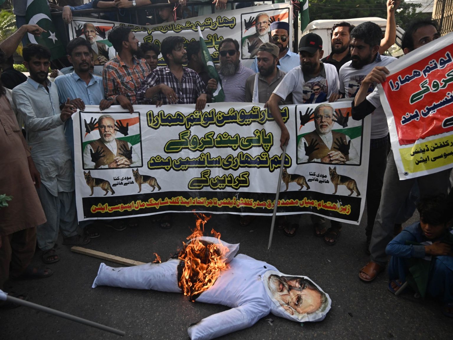 باكستان تطرد رافال هندية من أجواء كشمير وتتعهد بالدفاع عن سلامتها